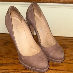 CHANEL Tan Taupe Suede Platform Pumps CC Logo Heels Size 37 w/ Box & Dust Bags